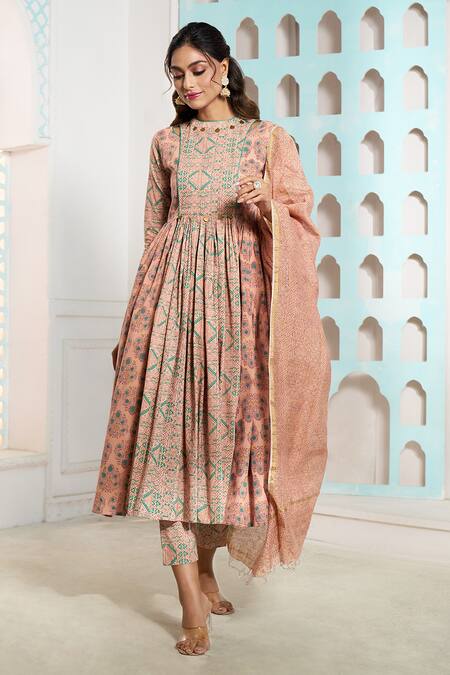 Buy_Samyukta Singhania_Coral Cotton Embroidery High Geometric Pattern Overlapping Anarkali Pant Set