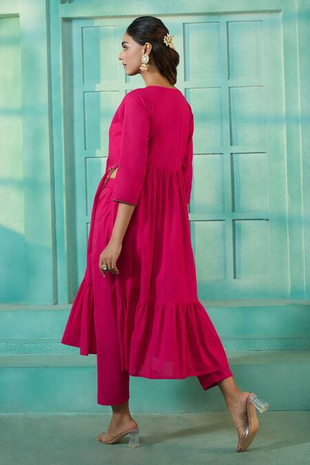 Shop Naintara Bajaj Pink Cotton, Chiffon Embroidery Collared Solid Gathered Kurta Pant Set Shop_Naintara Bajaj_Pink Cotton, Chiffon Embroidery Collared Solid Gathered Kurta Pant Set