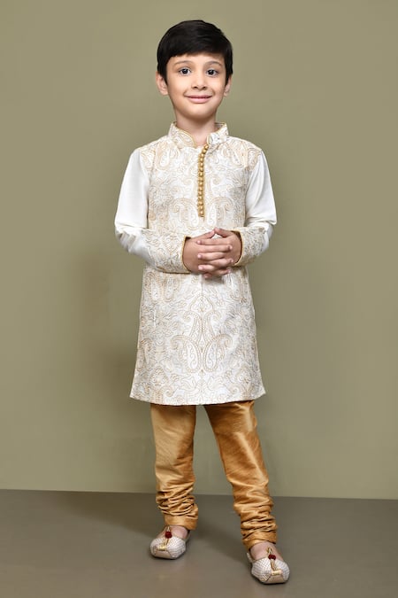 Samyukta Singhania Paisley Embroidered Kurta 