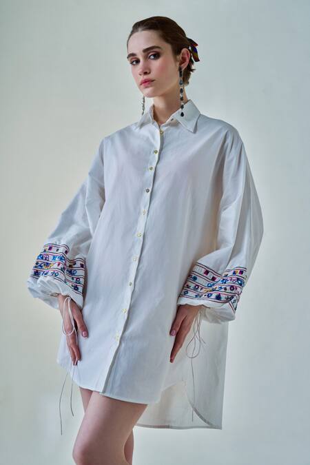 Saaksha & Kinni White Poplin Embroidery Collared Elsa Sleeve Oversized Shirt Online at Aza Fashions Saaksha & Kinni_White Poplin Embroidery Collared Elsa Sleeve Oversized Shirt _Online_at_Aza_Fashions