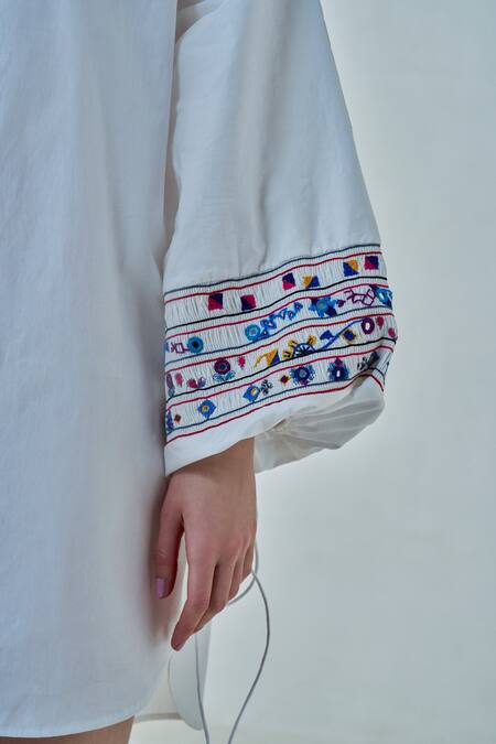 Buy Saaksha & Kinni White Poplin Embroidery Collared Elsa Sleeve Oversized Shirt Online at Aza Fashions Buy_Saaksha & Kinni_White Poplin Embroidery Collared Elsa Sleeve Oversized Shirt _Online_at_Aza_Fashions