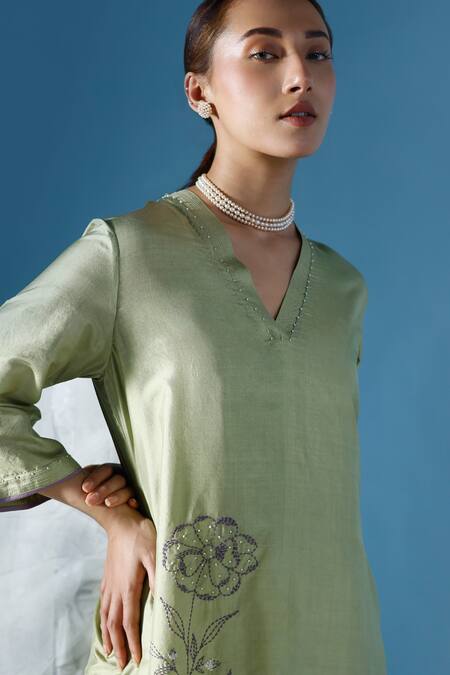 Chokhi Chorri_Green Silk Pearls V-neck Ella Blossom Kantha Embroidered Kurta Set _Online_at_Aza_Fashions
