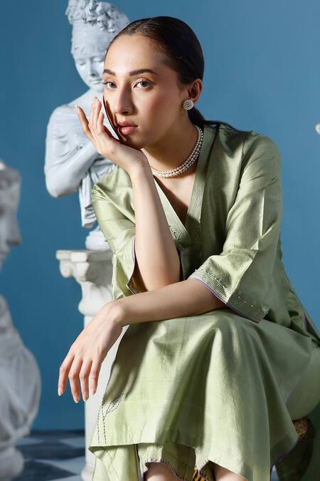 Buy_Chokhi Chorri_Green Silk Pearls V-neck Ella Blossom Kantha Embroidered Kurta Set _Online_at_Aza_Fashions