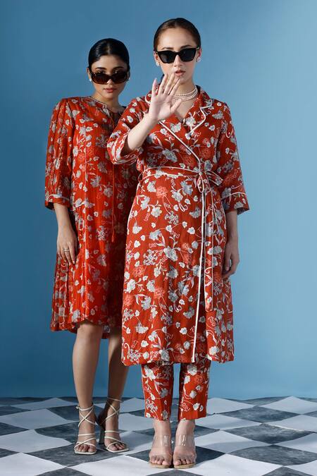 Chokhi Chorri_Red Cotton Split V-neck Sofia Rafflesia Garden Print Dress With Inner _Online_at_Aza_Fashions