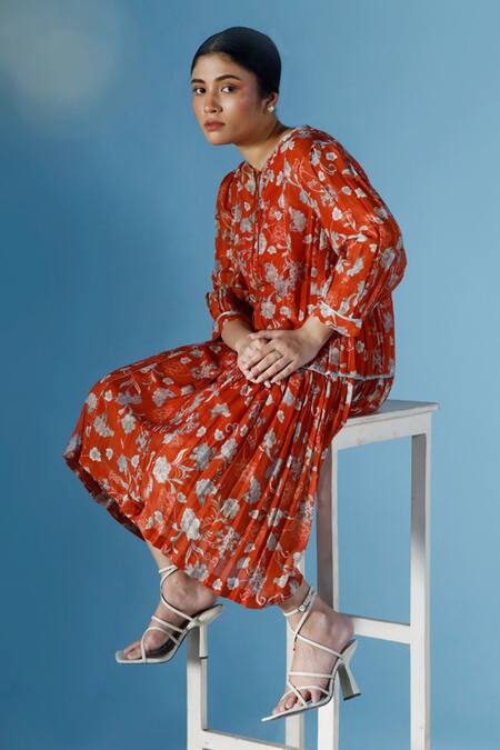 Buy Chokhi Chorri Red Cotton Split V-neck Sofia Rafflesia Garden Print Dress With Inner Online at Aza Fashions Buy_Chokhi Chorri_Red Cotton Split V-neck Sofia Rafflesia Garden Print Dress With Inner _Online_at_Aza_Fashions