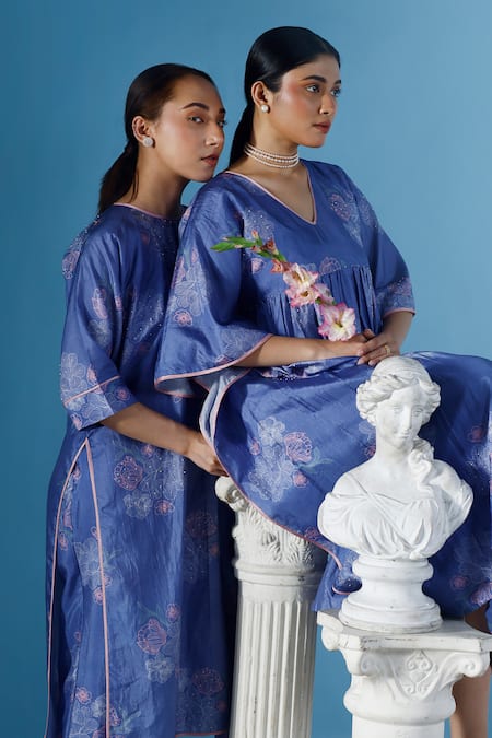 Chokhi Chorri_Blue Silk Round Neck Alessa Enchanted Bloom Print Kurta Pant Set _at_Aza_Fashions