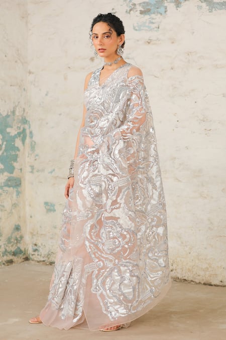 Saksham & Neharicka_Peach Organza, Chanderi Embroidery V-neck The Kokapur Saree With Blouse _at_Aza_Fashions