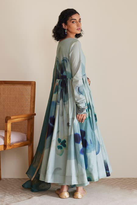 Alia Bhatt Designer Peach Long Anarkali Dress | Printed long gowns, Printed  gowns, Digital gown