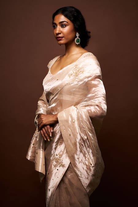 Issa Studio By Chetana & Swathi Beige Tissue Beads, Embroidery Elara Gardenia Border Embellished Saree Set at Aza Fashions Issa Studio By Chetana & Swathi_Beige Tissue Beads, Embroidery Elara Gardenia Border Embellished Saree Set _at_Aza_Fashions