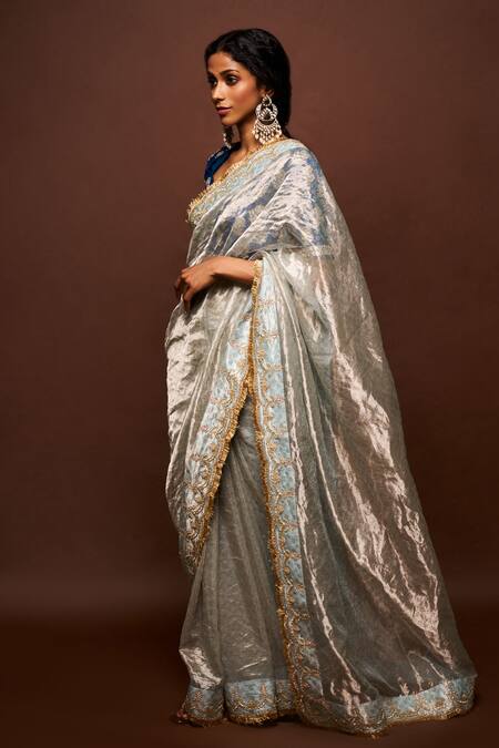 Buy Issa Studio By Chetana & Swathi Grey Tissue, Silk, Ramie Tassels, Trishi Scallop Border Saree With Blouse Buy_Issa Studio By Chetana & Swathi_Grey Tissue, Silk, Ramie Tassels, Trishi Scallop Border Saree With Blouse