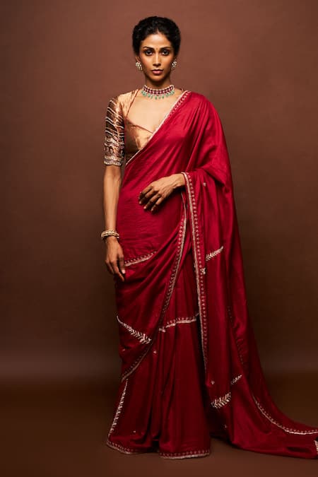 ISSA STUDIO BY CHETANA & SWATHI Varna Embroidered Saree With Blouse 