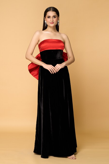 Khwaab by Sanjana Lakhani Black Velvet Solid Straight Midnight Muse Contrast Yoke Gown