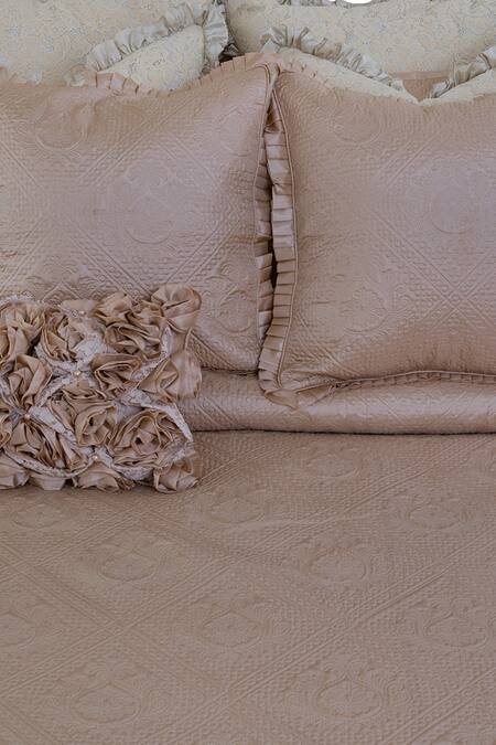 Diva Riche_Peach Washable Silk Bijou Paisley Quilted Pattern Bedding Set_Online_at_Aza_Fashions