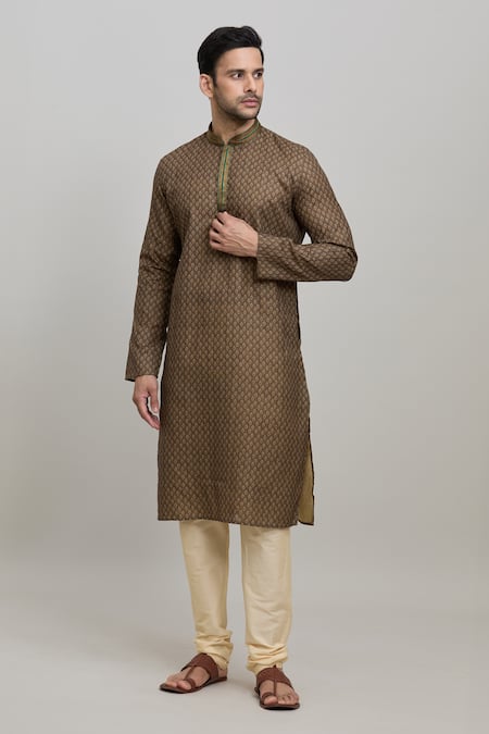 Arihant Rai Sinha Leaf Print Kurta Set 