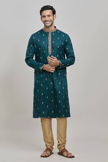 Arihant Rai Sinha Green Poly Cotton Embroidered Thread Kurta And Churidar Set 