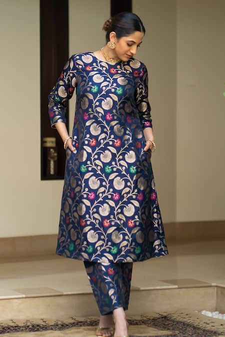 SOBARIKO Handwoven Flora Jaal Straight Kurta Set 