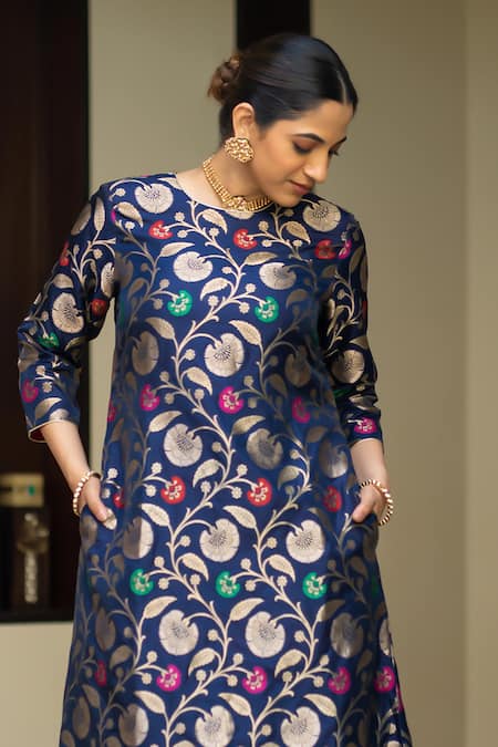 SOBARIKO Blue Silk Embroidery Round Neck Handwoven Flora Jaal Straight Kurta Set Online at Aza Fashions SOBARIKO_Blue Silk Embroidery Round Neck Handwoven Flora Jaal Straight Kurta Set _Online_at_Aza_Fashions