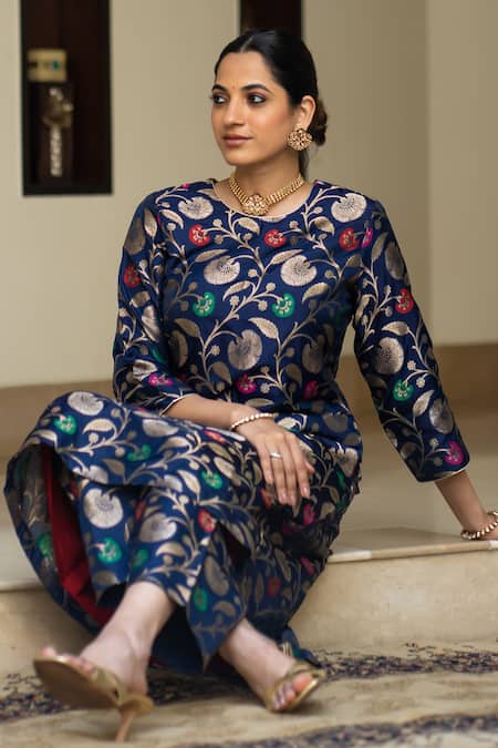 Buy SOBARIKO Blue Silk Embroidery Round Neck Handwoven Flora Jaal Straight Kurta Set Online at Aza Fashions Buy_SOBARIKO_Blue Silk Embroidery Round Neck Handwoven Flora Jaal Straight Kurta Set _Online_at_Aza_Fashions