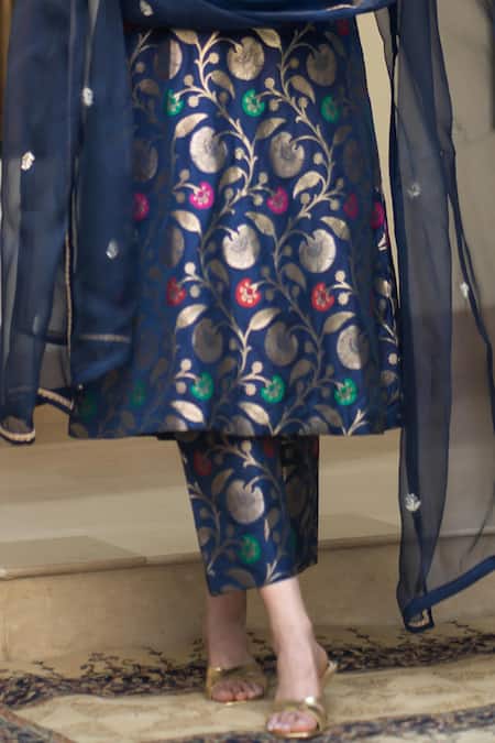 Shop SOBARIKO Blue Silk Embroidery Round Neck Handwoven Flora Jaal Straight Kurta Set Online at Aza Fashions Shop_SOBARIKO_Blue Silk Embroidery Round Neck Handwoven Flora Jaal Straight Kurta Set _Online_at_Aza_Fashions