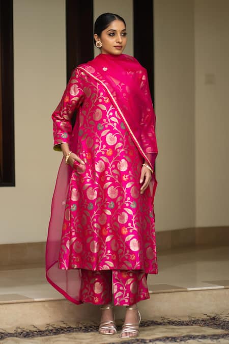 Buy SOBARIKO Pink Silk Embroidery V-neck Flora Jaal Handwoven Straight Kurta Set Online at Aza Fashions Buy_SOBARIKO_Pink Silk Embroidery V-neck Flora Jaal Handwoven Straight Kurta Set _Online_at_Aza_Fashions