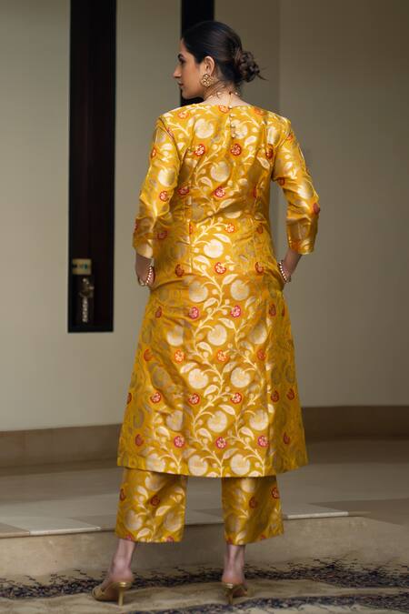 Shop_Sobariko_Yellow Silk Lace, Embroidery V-neck Handwoven Straight Kurta Set _at_Aza_Fashions