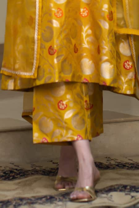 Sobariko_Yellow Silk Lace, Embroidery V-neck Handwoven Straight Kurta Set _at_Aza_Fashions