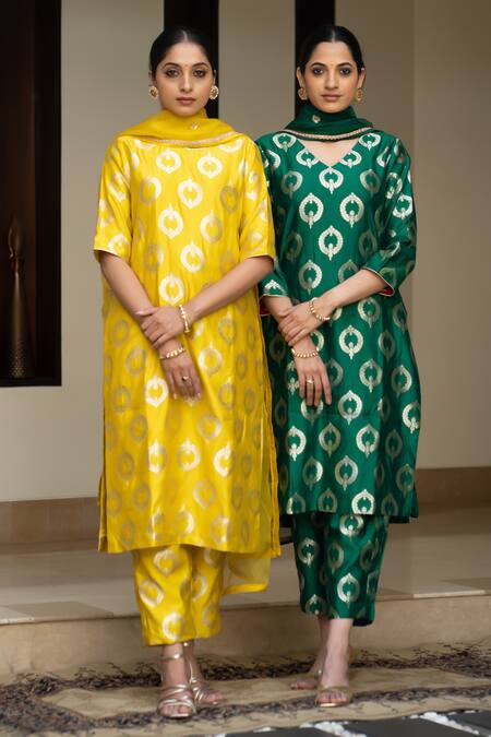 Sobariko_Green Silk Lace V-neck Butti Handwoven Straight Kurta Set _Online_at_Aza_Fashions