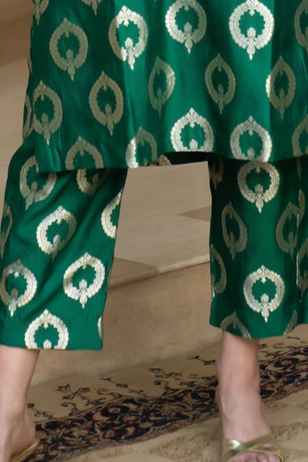 Buy_Sobariko_Green Silk Lace V-neck Butti Handwoven Straight Kurta Set 