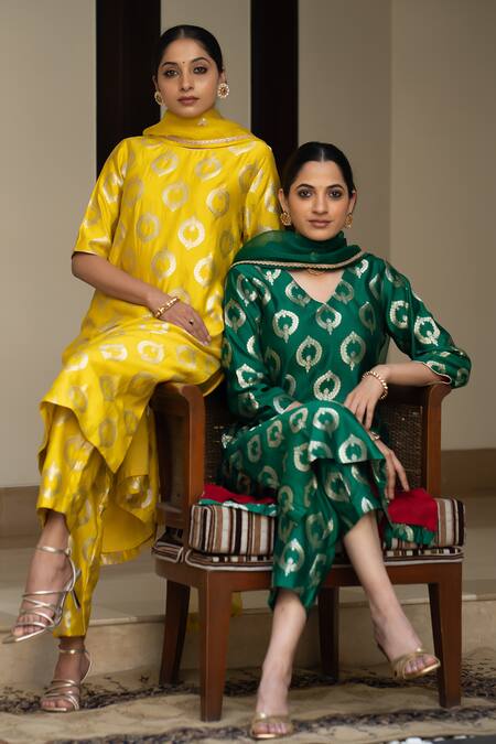 Buy_Sobariko_Yellow Silk Lace V-neck Handwoven Butti Straight Kurta Set _Online_at_Aza_Fashions