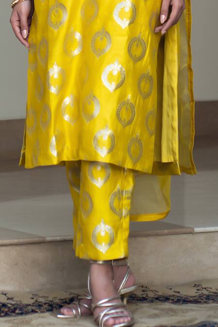 Shop_Sobariko_Yellow Silk Lace V-neck Handwoven Butti Straight Kurta Set _Online_at_Aza_Fashions