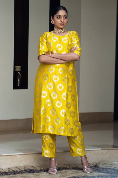 Sobariko_Yellow Silk Lace V-neck Handwoven Butti Straight Kurta Set _at_Aza_Fashions