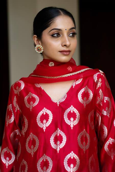 Shop_SOBARIKO_Red Silk Embroidery V-neck Brocade Butti Woven Straight Kurta Set_Online_at_Aza_Fashions