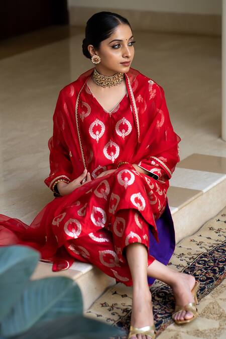 SOBARIKO_Red Silk Embroidery V-neck Brocade Butti Woven Straight Kurta Set_at_Aza_Fashions