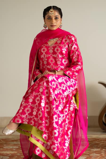 Sobariko_Pink Silk Embroidery V-neck Jaal Motif Kurta Sharara Set _at_Aza_Fashions