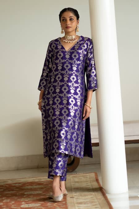 Shop_Sobariko_Purple Silk Embroidery V-neck Woven Jaal Motif Kurta Pant Set _at_Aza_Fashions
