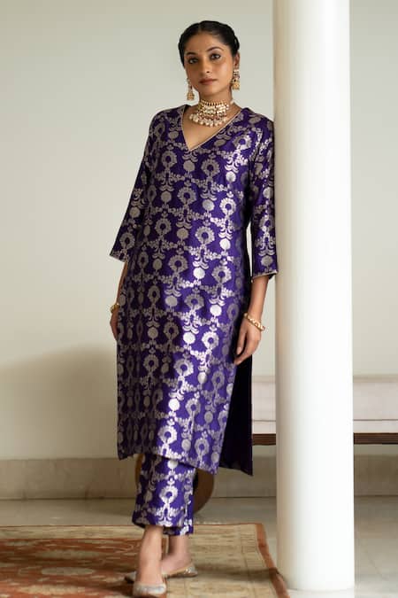 Sobariko_Purple Silk Embroidery V-neck Woven Jaal Motif Kurta Pant Set _at_Aza_Fashions