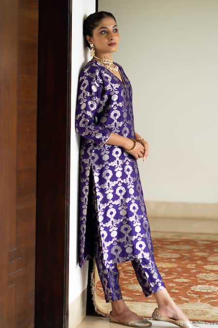 Buy_Sobariko_Purple Silk Embroidery V-neck Woven Jaal Motif Kurta Pant Set 