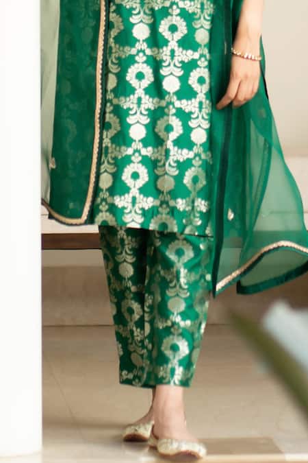 Buy_Sobariko_Green Silk Embroidery Round Neck Woven Brocade Kurta Set _Online_at_Aza_Fashions
