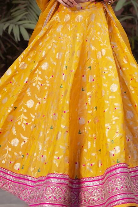 SOBARIKO Yellow Brocade, Silk Embroidery, Lace V-neck Floral Jaal Lehenga Set Online at Aza Fashions SOBARIKO_Yellow Brocade, Silk Embroidery, Lace V-neck Floral Jaal Lehenga Set_Online_at_Aza_Fashions