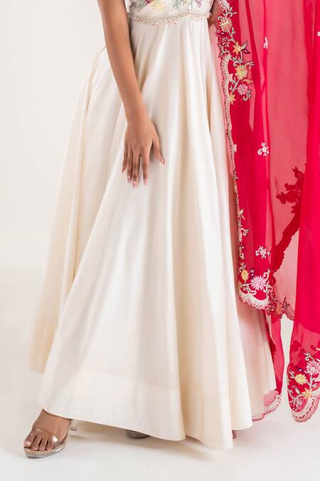 Pallavi Poddar Ivory Organza, Chanderi Pearls, Beads, Gul Bloom Aari Work Anarkali With Dupatta Online at Aza Fashions Pallavi Poddar_Ivory Organza, Chanderi Pearls, Beads, Gul Bloom Aari Work Anarkali With Dupatta _Online_at_Aza_Fashions
