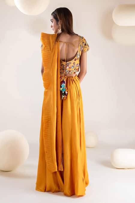 Shop Pallavi Poddar Yellow Silk Embroidery Round Neck Pleated Border Pre-draped Saree With Blouse at Aza Fashions Shop_Pallavi Poddar_Yellow Silk Embroidery Round Neck Pleated Border Pre-draped Saree With Blouse _at_Aza_Fashions
