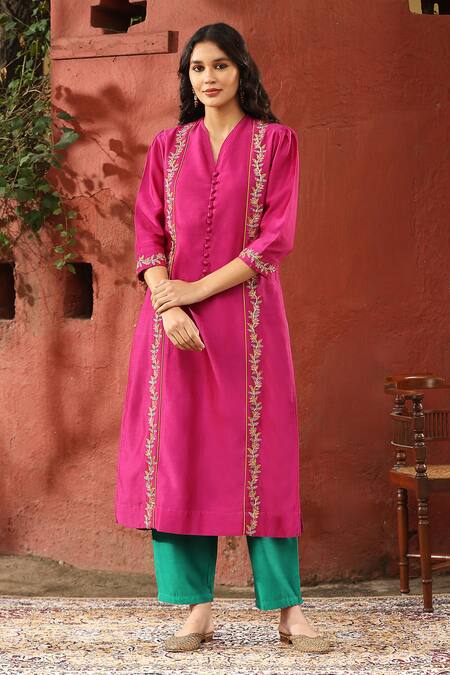 Weaver Story_Pink Chanderi Silk Zari, Beads, Embroidery V-neck Placement Kurta Pant Set _Online_at_Aza_Fashions