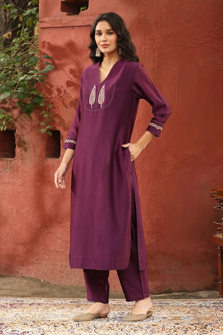 Weaver Story_Purple Chanderi Silk Beads, Embroidery V-neck Straight Kurta Pant Set _Online_at_Aza_Fashions