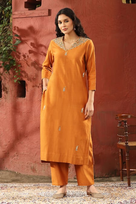 Weaver Story_Orange Chanderi Silk Embroidery V-neck Butti Kurta Pant Set _Online_at_Aza_Fashions