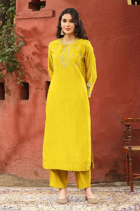 Weaver Story_Green Chanderi Silk Embroidery Round Neck Yoke Kurta Pant Set _Online_at_Aza_Fashions