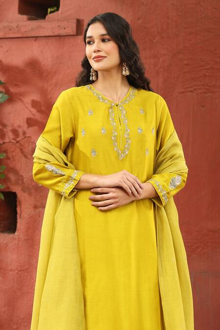 Buy_Weaver Story_Green Chanderi Silk Embroidery Round Neck Yoke Kurta Pant Set _Online_at_Aza_Fashions