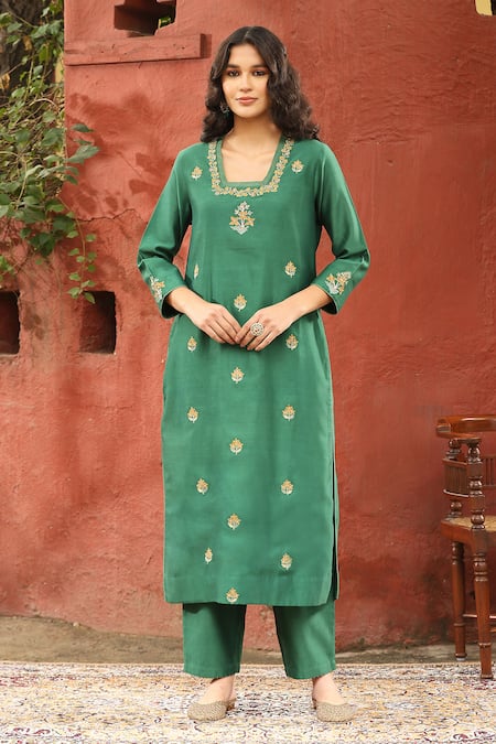 Weaver Story_Green Silk, Sequins Floral Butti Embroidered Kurta Pant Set _Online_at_Aza_Fashions
