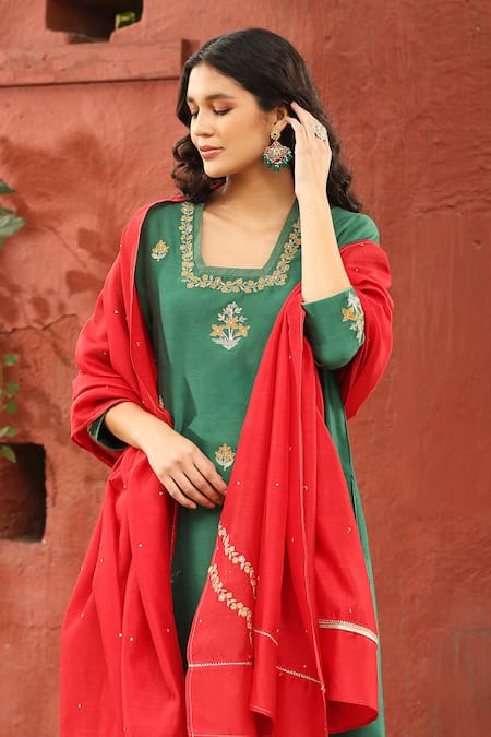 Buy_Weaver Story_Green Silk, Sequins Floral Butti Embroidered Kurta Pant Set _Online_at_Aza_Fashions