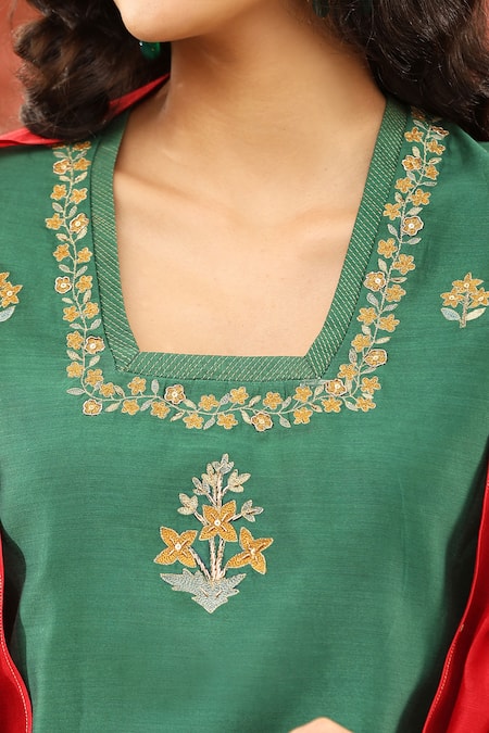 Shop_Weaver Story_Green Silk, Sequins Floral Butti Embroidered Kurta Pant Set _Online_at_Aza_Fashions