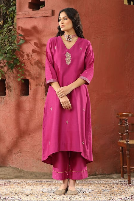 Weaver Story Pink Chanderi Silk Placement Embroidery Floral V Neck Kurta With Pant 